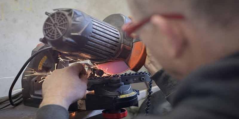 How to Sharpen a Chainsaw Blade Using Electric Sharpener